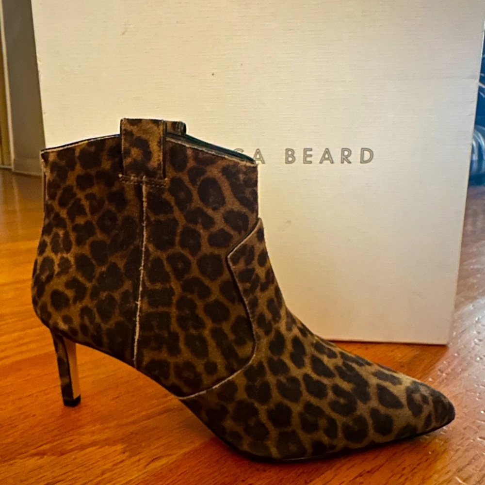 Veronica Beard Women’s Lexi Leopard Print Camel Suede Boots Booties Size 6